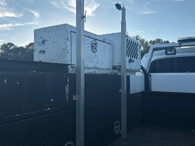 2009-gmc-topkick-c5500-image-25