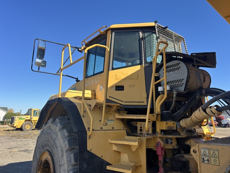 2004-volvo-a40d-image-15
