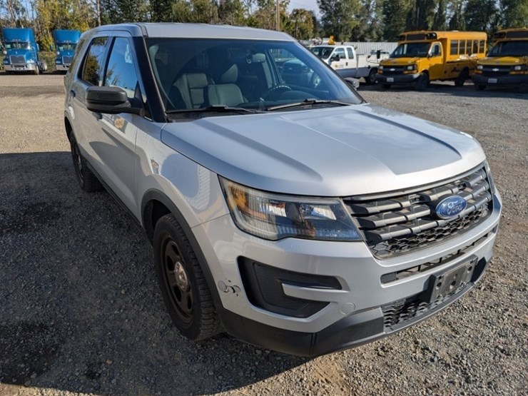 2017-ford-explorer-image-2