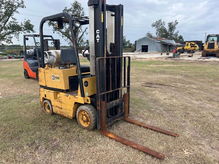 caterpillar-t30d-warehouse-forklift-image-7
