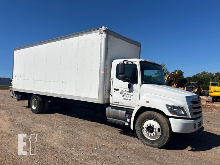 2019-hino-268-image-1