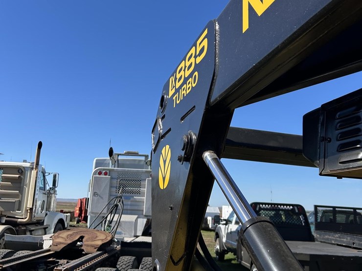 new-holland-lx885-image-14