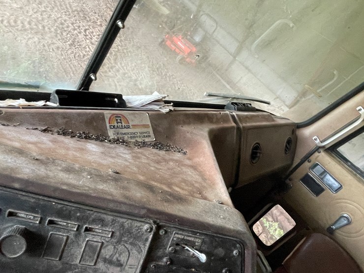 #4485-•-1981-international-cof-9670-grain-truck-(no-title)-image-47