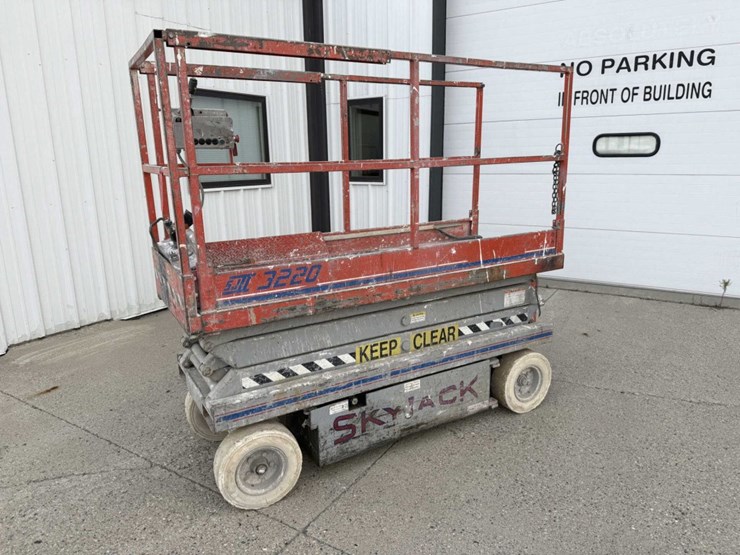 #2147-•-1996-skyjack-sj-3220-scissor-lift-image-1