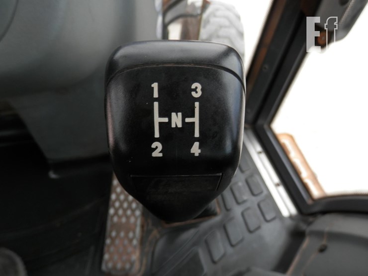 new-holland-555e-image-18