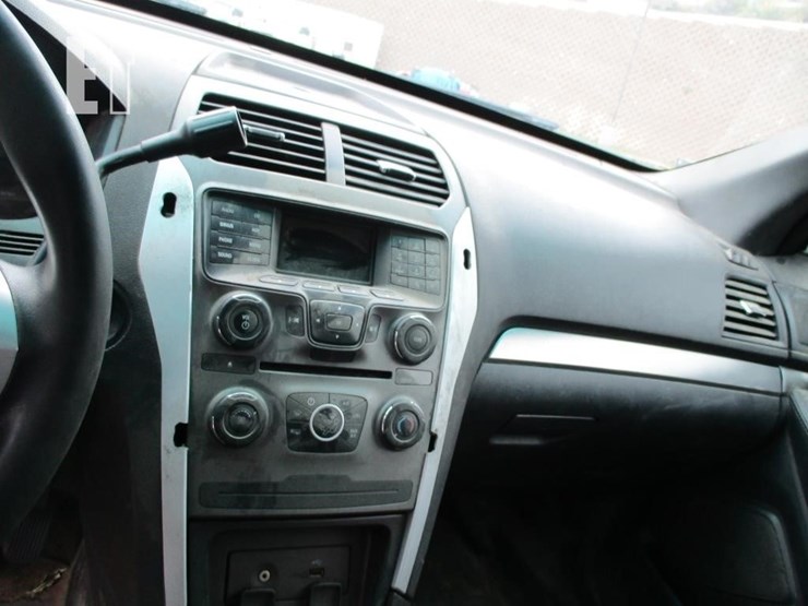 2014-ford-explorer-image-8