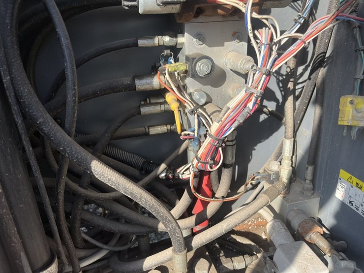 2011-skyjack-sj8841rt-image-33