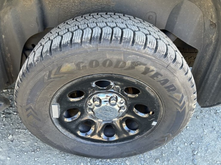 2014-chevrolet-tahoe-image-16