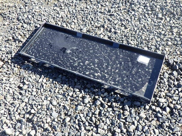 skid-steer-mounting-plate-image-1