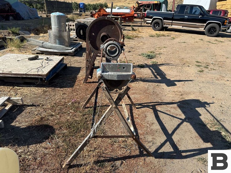 metal-stand-image-3
