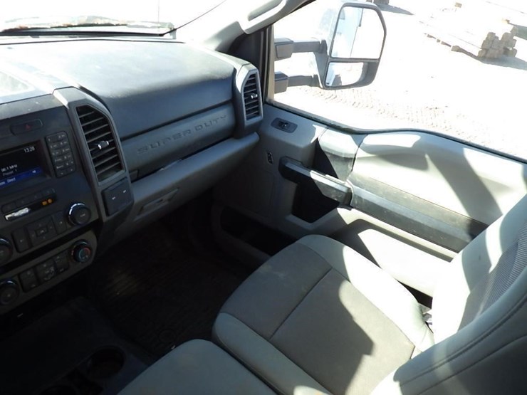 2019-ford-f350-image-32