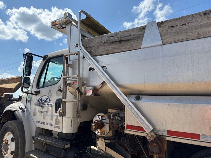 2003-freightliner-buisness-class-m2-spreader-trk-image-15