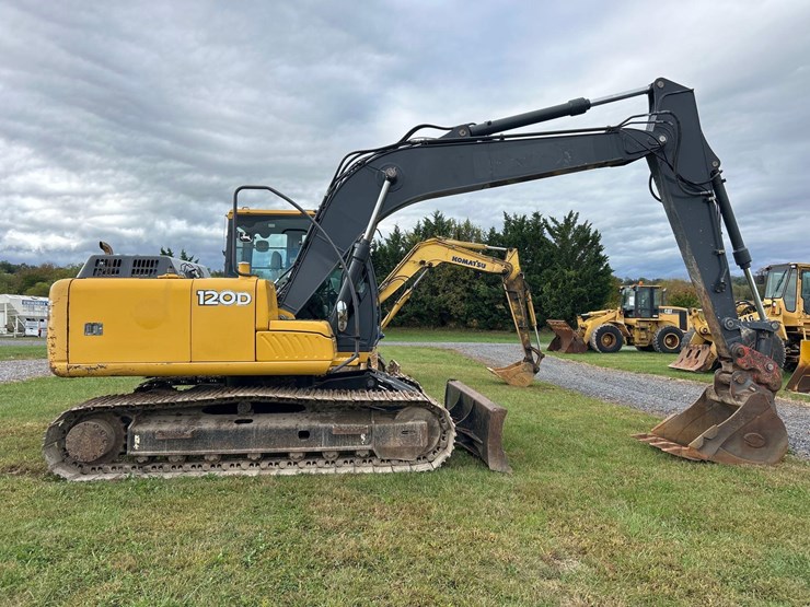 2011-deere-120d-image-4