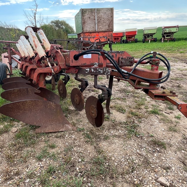 #3341 • International Plow