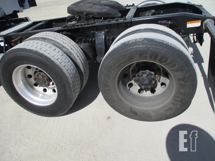 2012-freightliner-cascadia-125-image-22