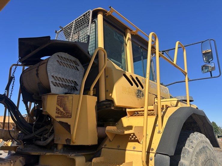 2004-volvo-a40d-image-19
