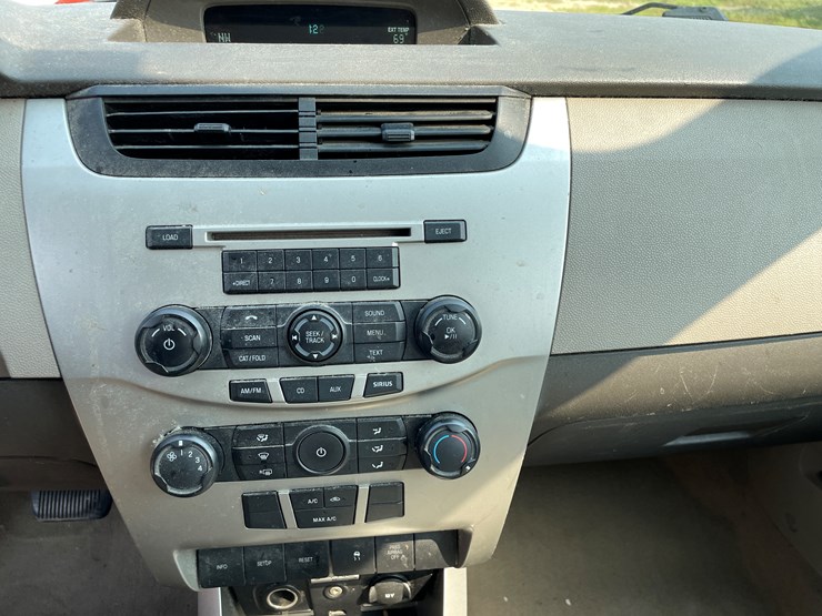 #115-•-2011-ford-focus-(has-wi-title)-image-44