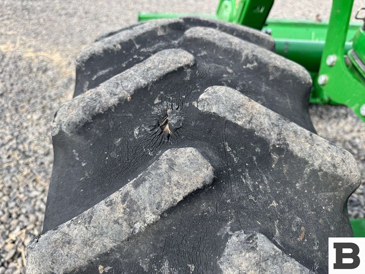 2011-john-deere-6115d-image-44