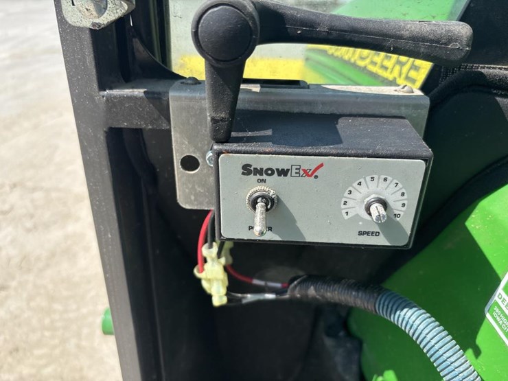 john-deere-1025-image-53