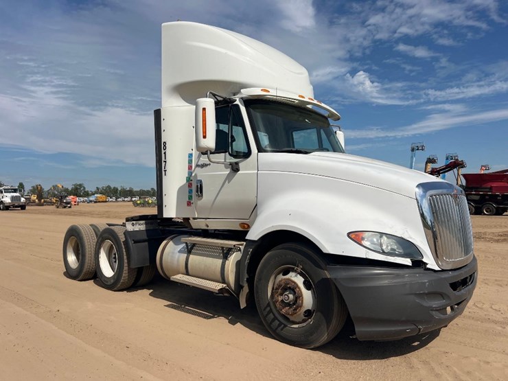 2011-international-prostar-+122-6x4-daycab-road-tr-image-6
