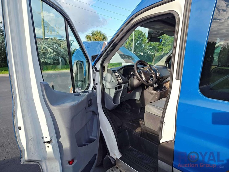 2017-ford-transit-image-11
