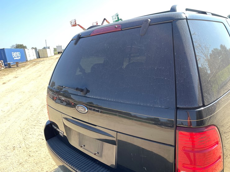 2004-ford-explorer-image-23