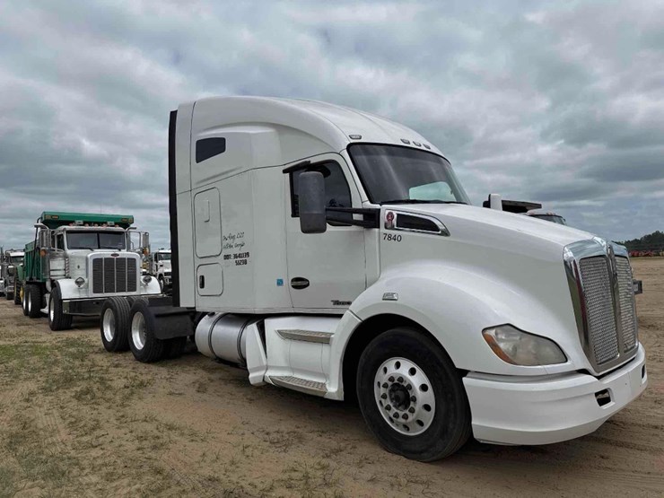 2014-kenworth-t680-image-4