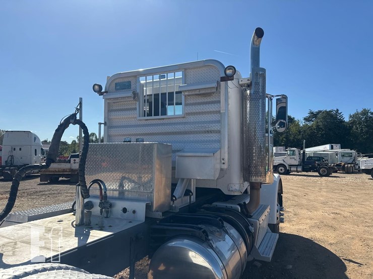 2012-peterbilt-367-image-23