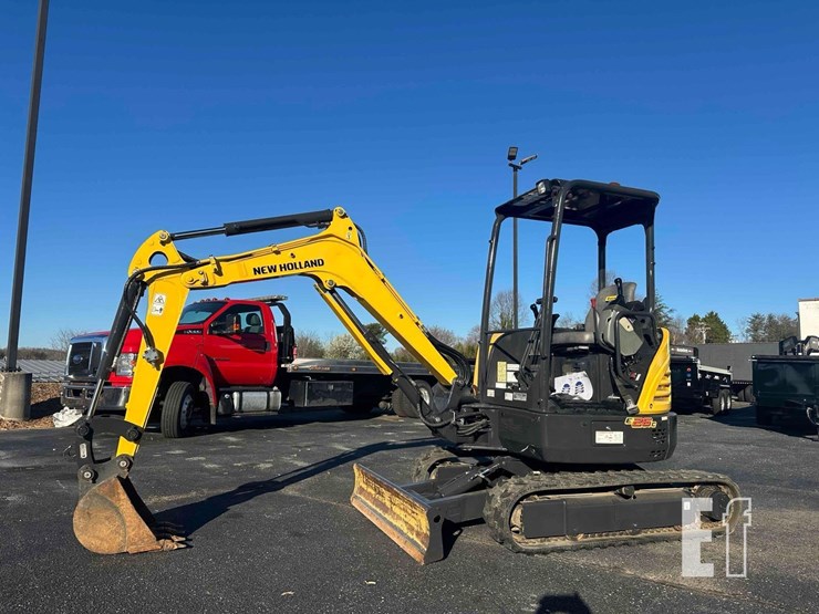 2020-new-holland-e26c-image-1