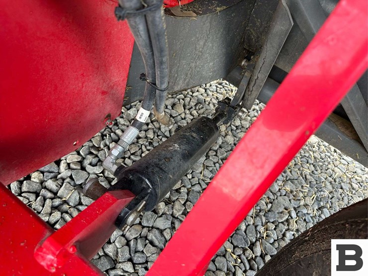 2016-massey-ferguson-1842-image-37