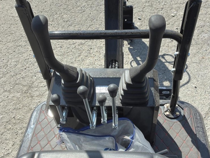 2025-dig-master-dm105-excavator-image-15