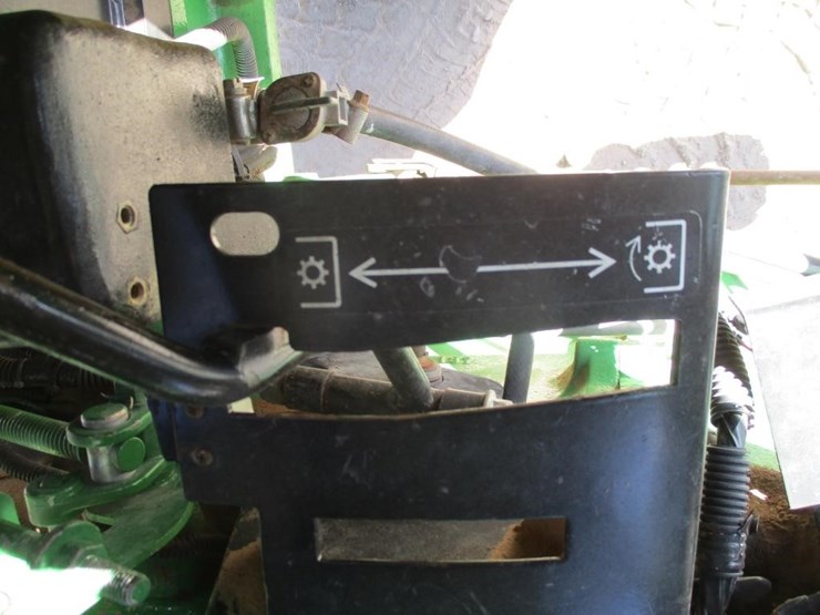 2011-john-deere-5055d-image-14