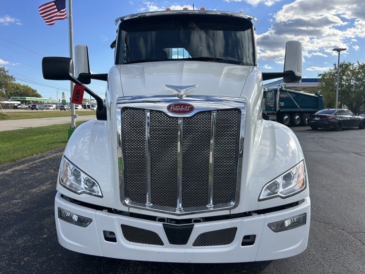 #1672-•-2024-peterbilt-day-cab-truck-tractor-image-8