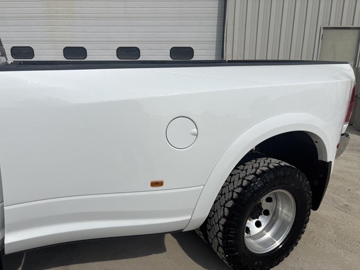 2017-dodge-ram-3500-image-15