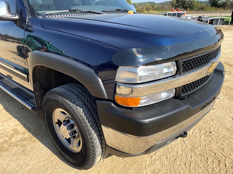2002-chevrolet-silverado-2500hd-image-14