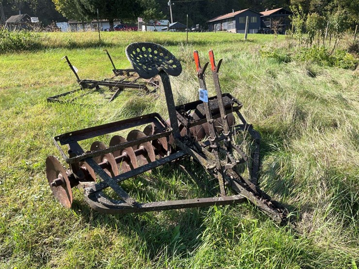 single-gang-disk-with-hitch-and-seat-image-1
