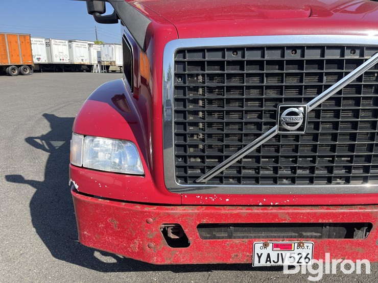 2016-volvo-truck-tractor-image-10