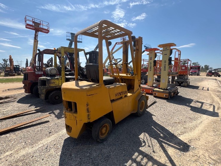 hyster-straight-mast-forklift-image-5