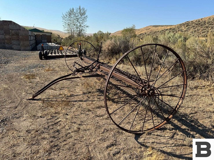 antique-hay-rake-image-2