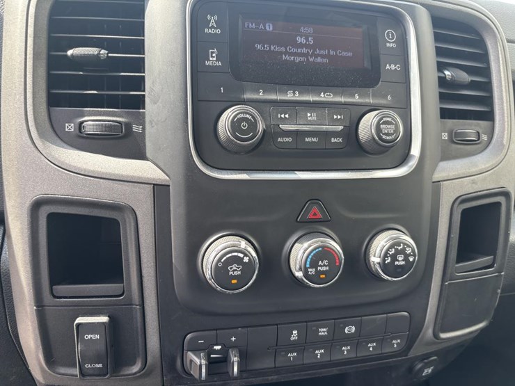 2015-dodge-ram-3500-image-42