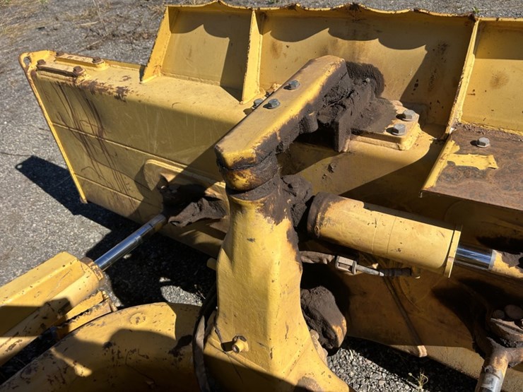 2014-komatsu-d39px-image-24