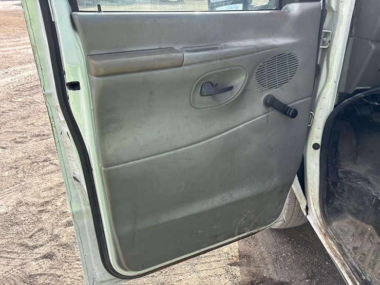 2005-ford-e250-image-5