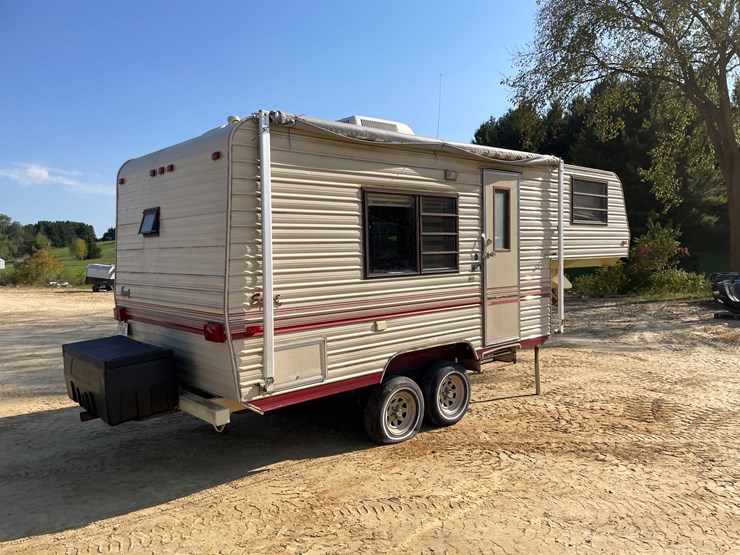#1900-•-1989-companion-gooseneck-camper-(has-wi-title)-image-3