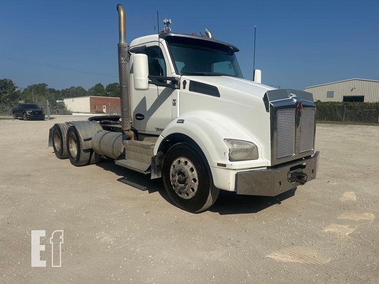 2015-kenworth-t880-image-1