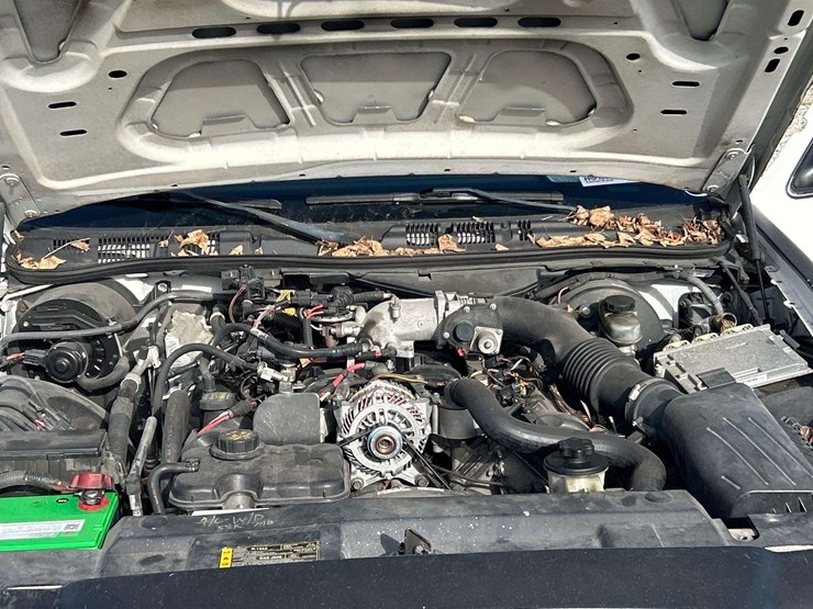 2011-ford-crown-victoria-sedan-image-7