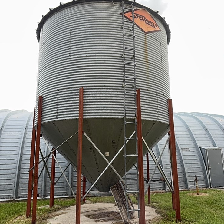 Stormor hopper bin, 2100 bu., good shape
