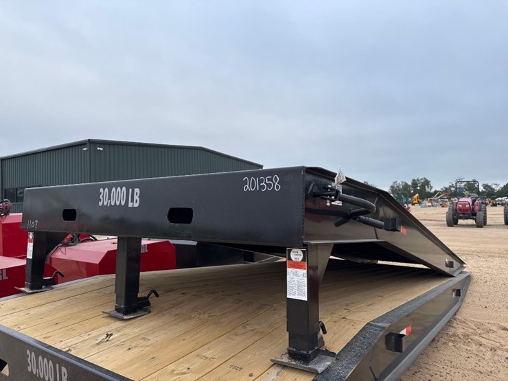 unused-xstar-101"-x-20'-loading-ramp-image-1