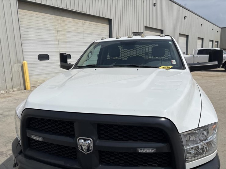 2015-dodge-ram-3500-image-8