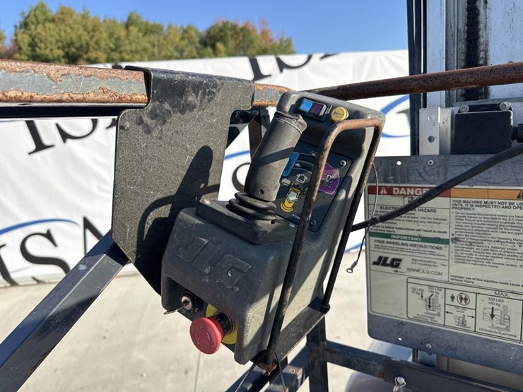 2014-jlg-20mvl-image-16