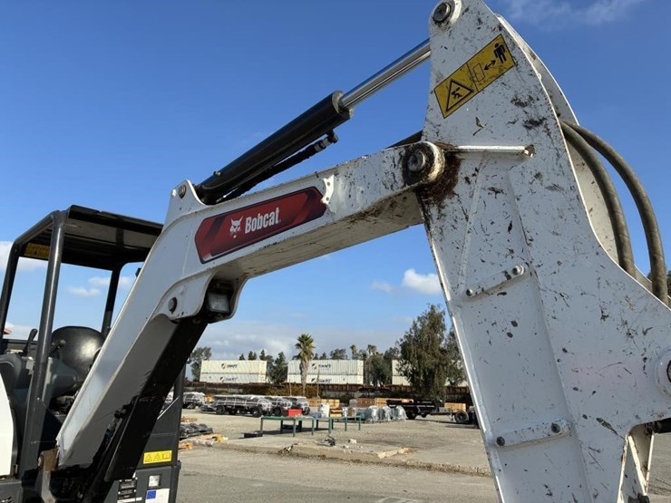 2024-bobcat-e32-image-10